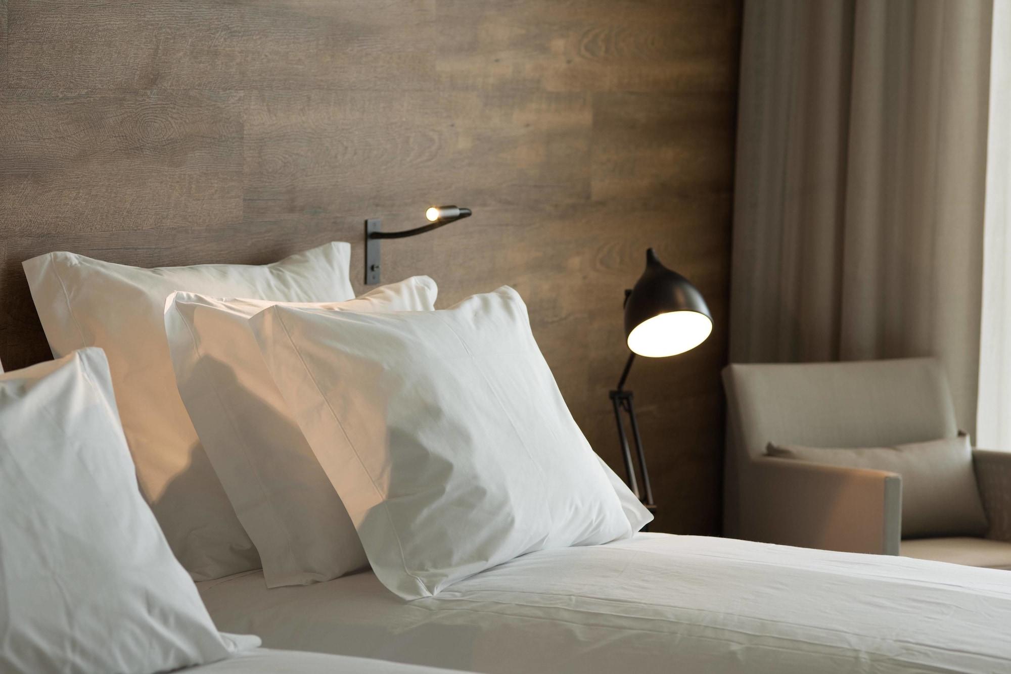 Octant Ponta Delgada Hotel Екстериор снимка A bed with pillows