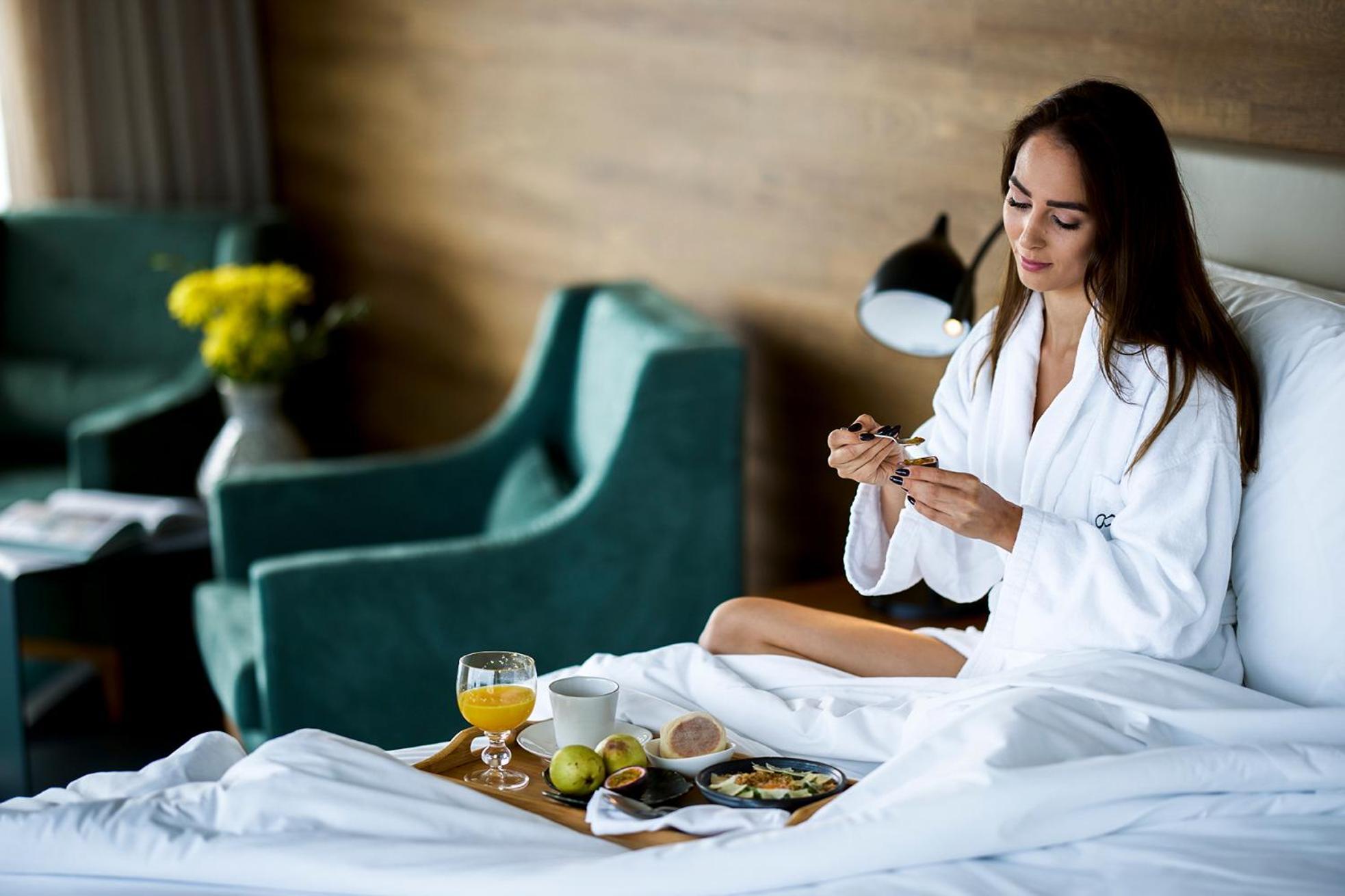 Octant Ponta Delgada Hotel Екстериор снимка A woman in a bathrobe